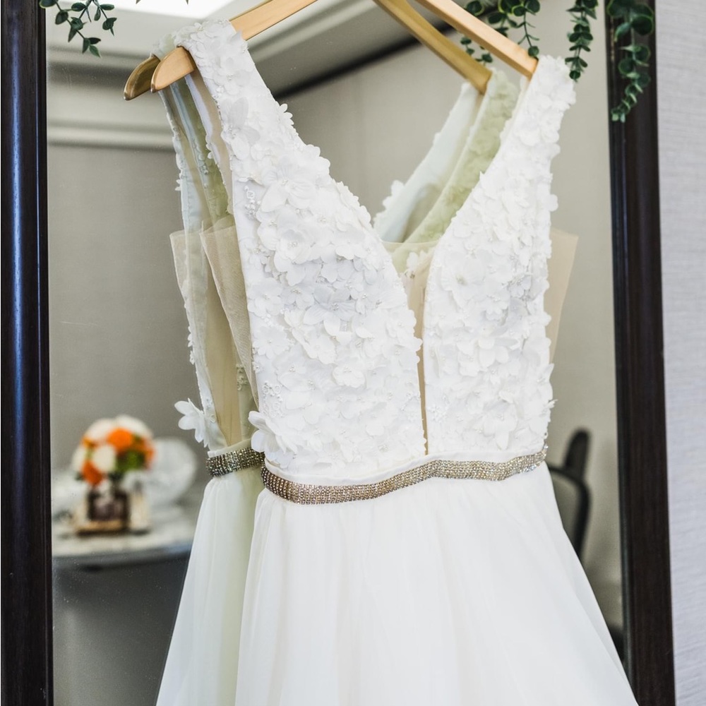 WORN Wedding dress!!!!!! Includes veil